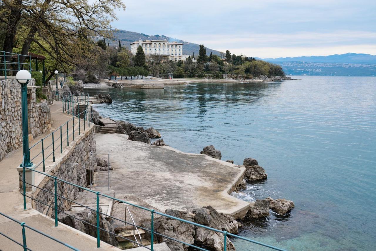 Hotel Lovran Kültér fotó