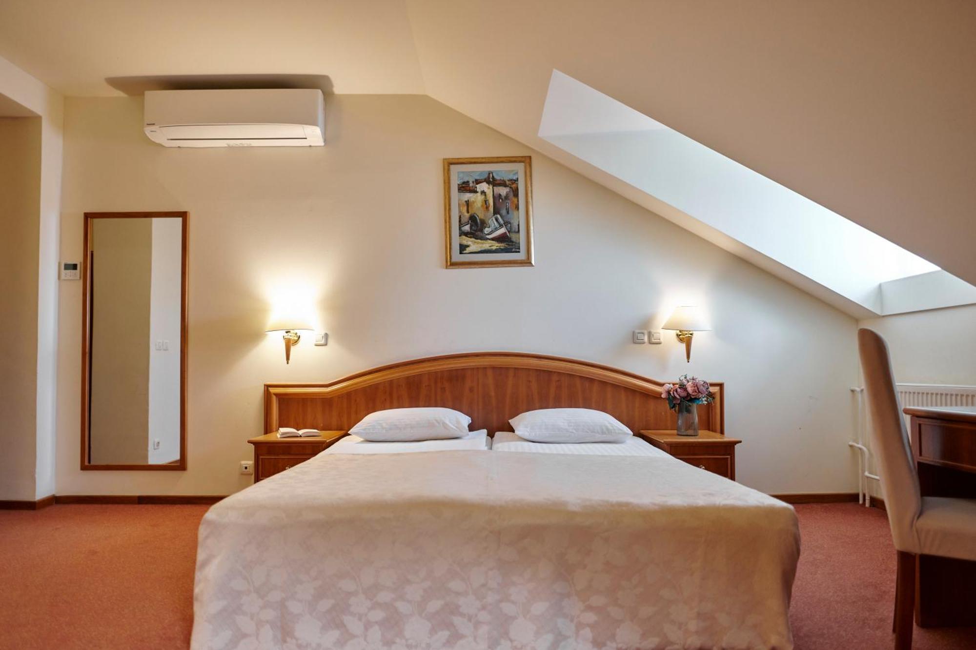 Hotel Lovran Szoba fotó