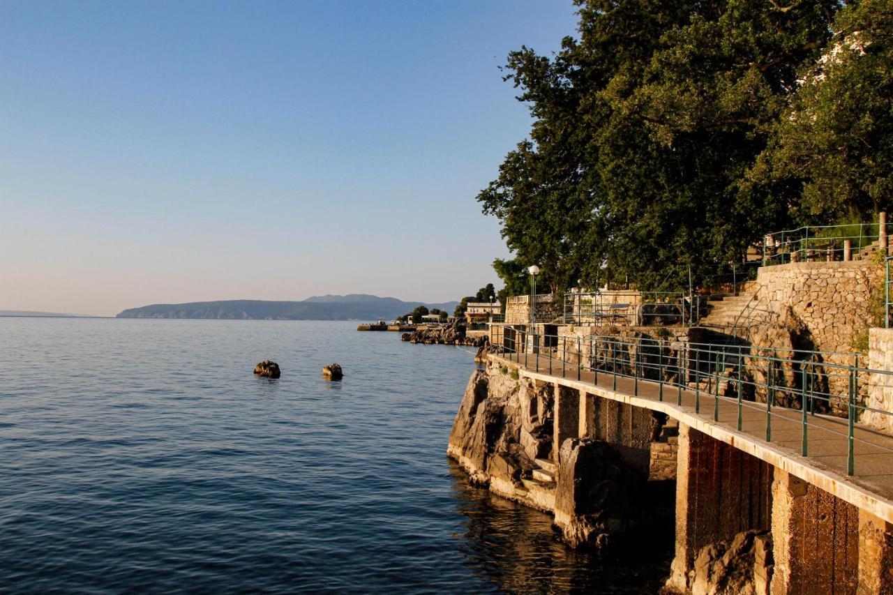 Hotel Lovran Kültér fotó